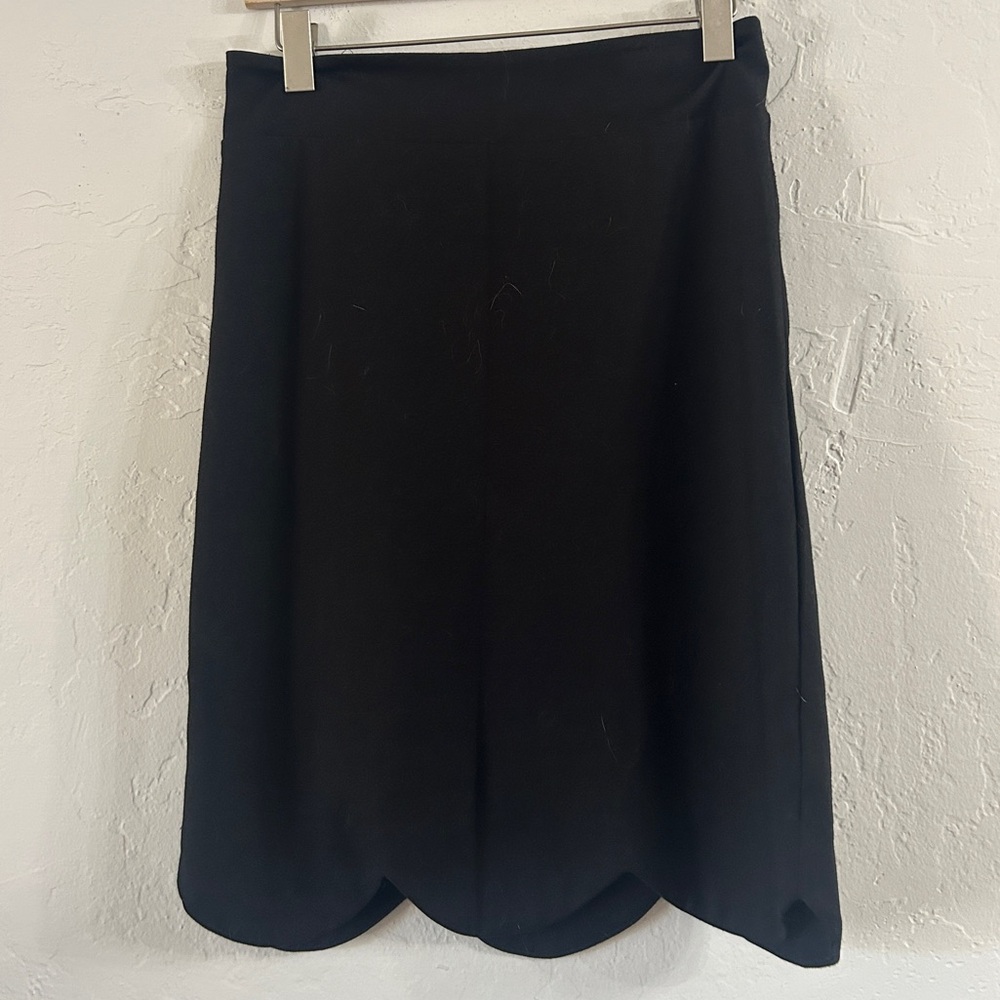 Lesley Evers Black Scallop Hem Skirt –‎ XS, Midi Length, Minimalist Chic